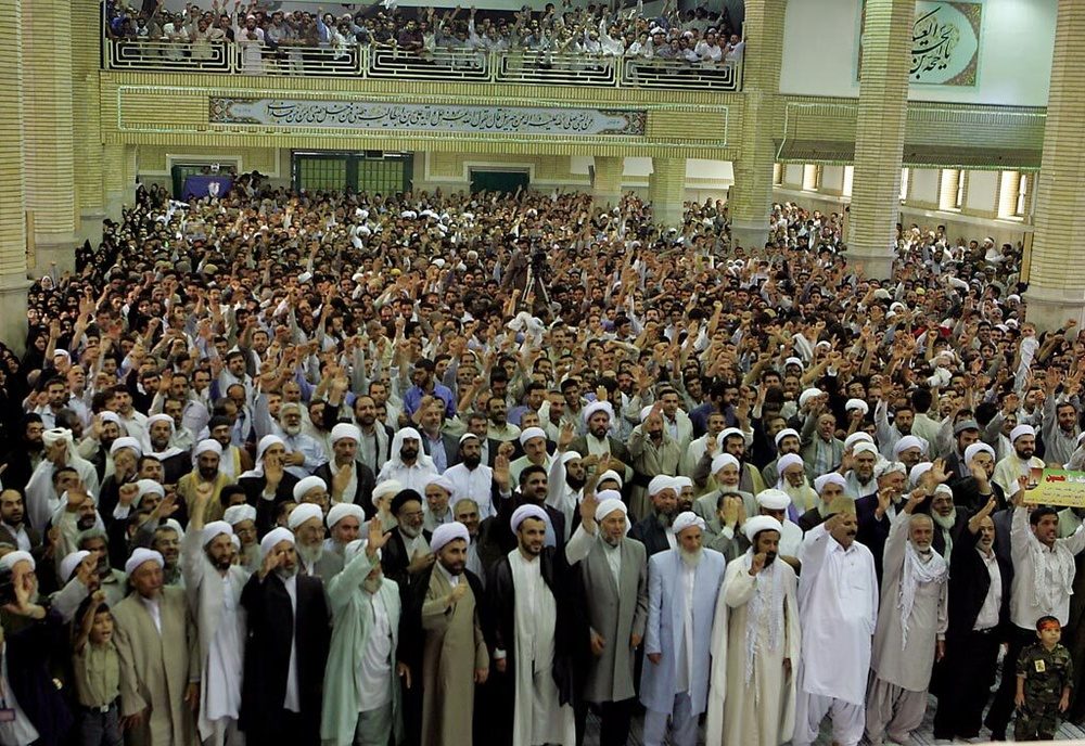 ۱۰۰۰ نفر از علمای اهل سنت سیستان و بلوچستان با رهبر جدید انقلاب بیعت کردند