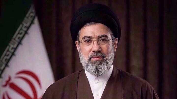 رهبر انقلاب: نباید با اعلام بناء بر مذاکرات تصور شود حضور در خیابانها لازم نیست