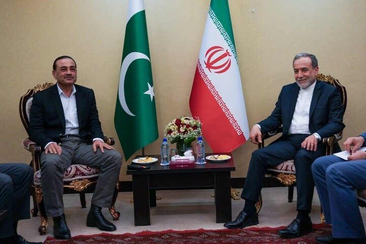 فرمانده ارتش پاکستان با عراقچی چندین ساعات رایزنی کرد