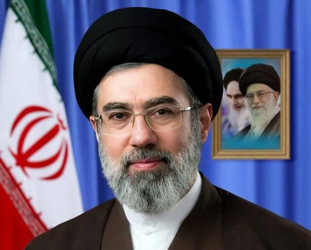 رهبر معظم انقلاب: عهد می‌بندیم انتقام خون پاک رهبر شهید و همه‌ی شهیدان این دو جنگ را بگیریم