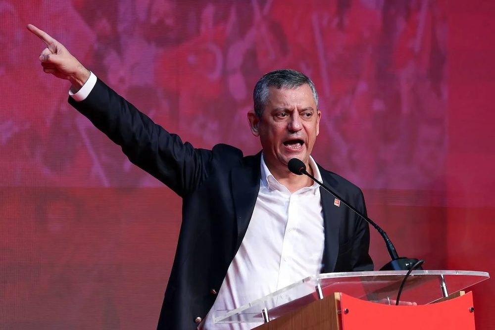 اوزل خطاب به اردوغان: راننده ماشین آبپاش سرکوب خودت هستی!