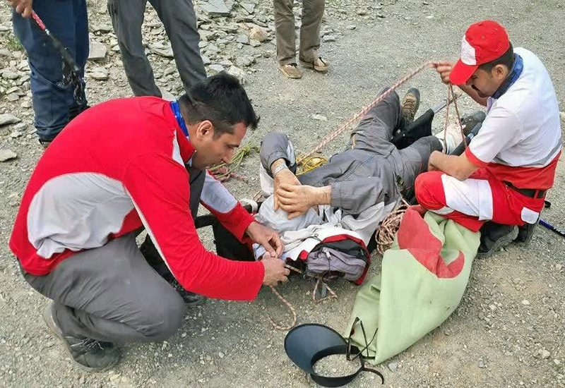 ۲ مصدوم پس از ۹ ساعت تلاش از ارتفاعات چهل چشمه کردستان انتقال یافتند