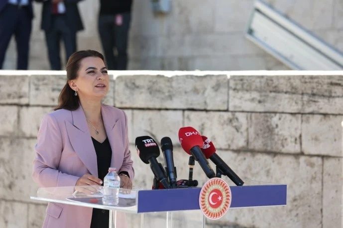 پێویستە پەرلەمان ڕاپۆرتی لیژنەی ئاشتی بە زووترین کات بکات بە یاسا