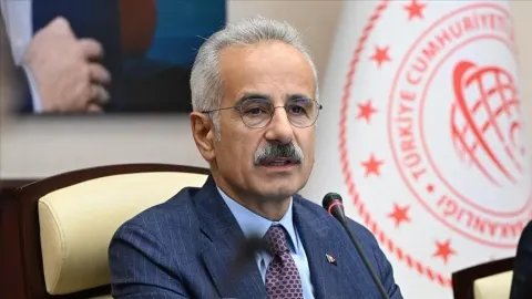 وزیر حمل و نقل ترکیه: همه کشتی‌های منتظر خروج ما از تنگه هرمز خارج شدند