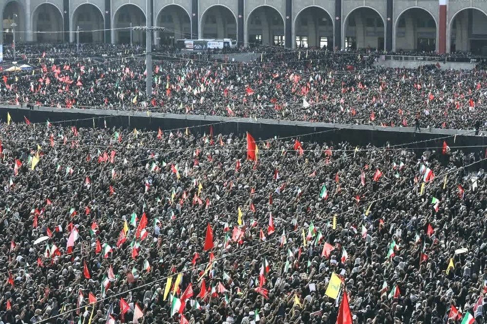 دعوت استاندار و نماینده ولی فقیه از مردم کرمانشاه برای حضور در آیین وداع با رهبر شهید