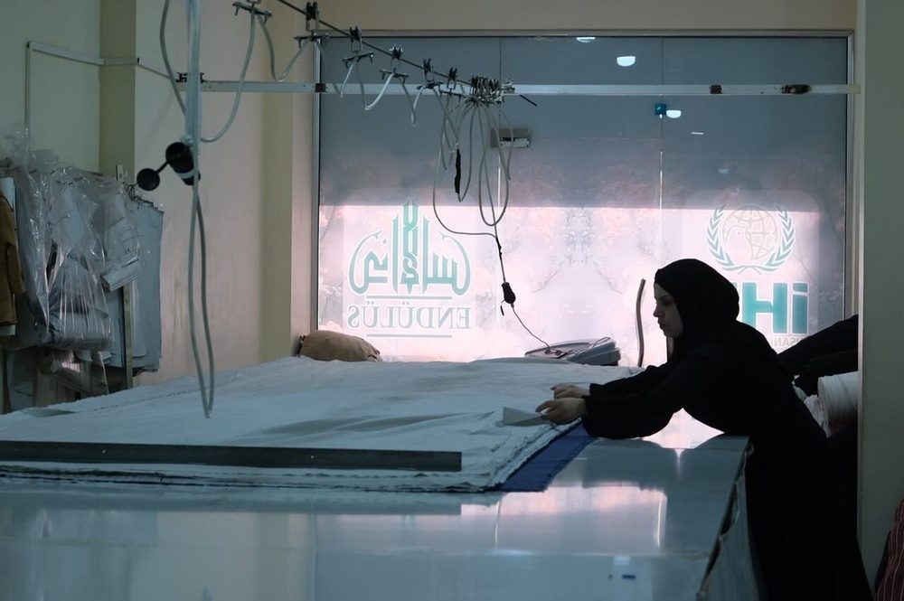 کارگاه خیاطی در اعزاز؛ اشتغال زنان جنگ‌زده و توزیع رایگان پوشاک در سوریه