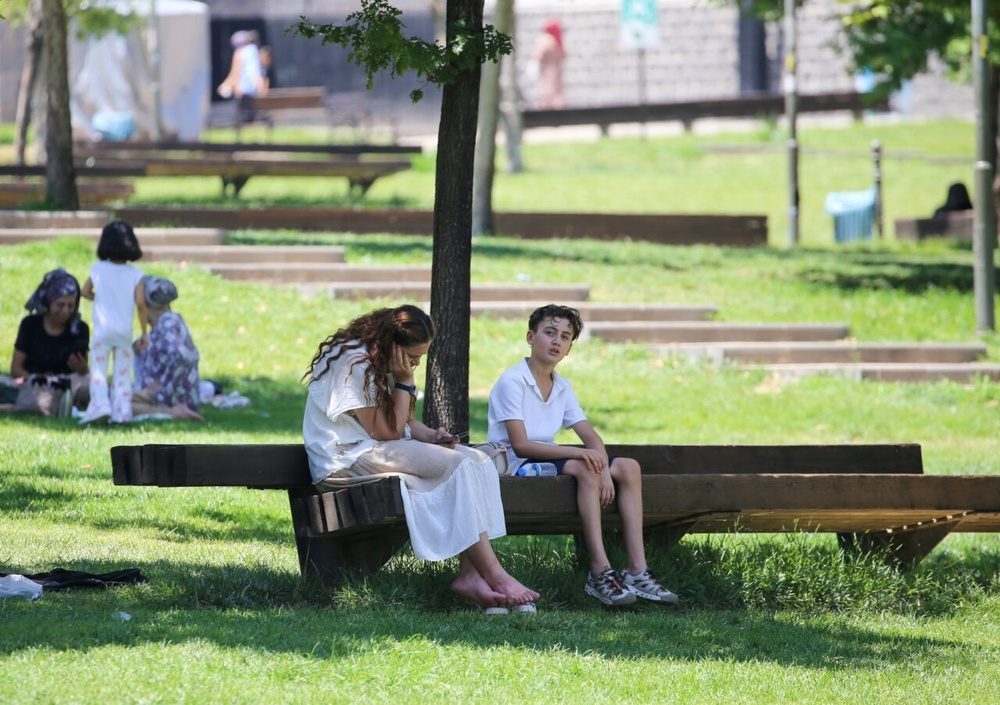 گرمای شدید هوا در دیاربکر کودکان را به حوض های آب انداخت + تصاویر