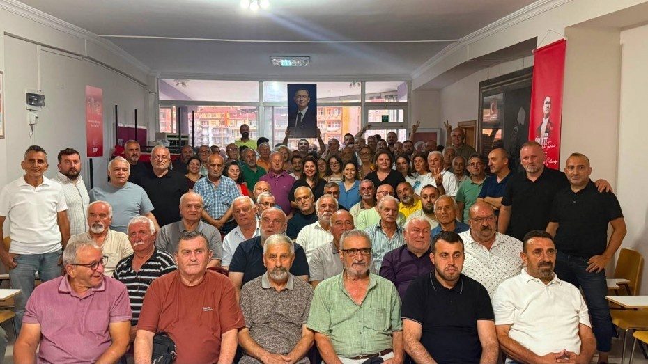 تداوم استعفاها در CHP؛ استعفای جمعی شهرداران و مدیران محلی CHP در آرتوین
