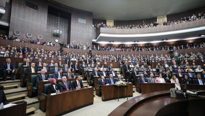 نشست محرمانه فراکسیون حزب حاکم پایان یافت؛ «قانون چارچوب» در پارلمان رونمایی می‌شود