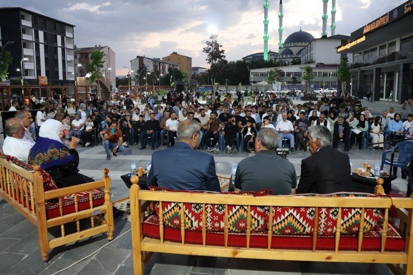 جشن دنگ‌بژی با استقبال گسترده مردم در آگری برگزار شد