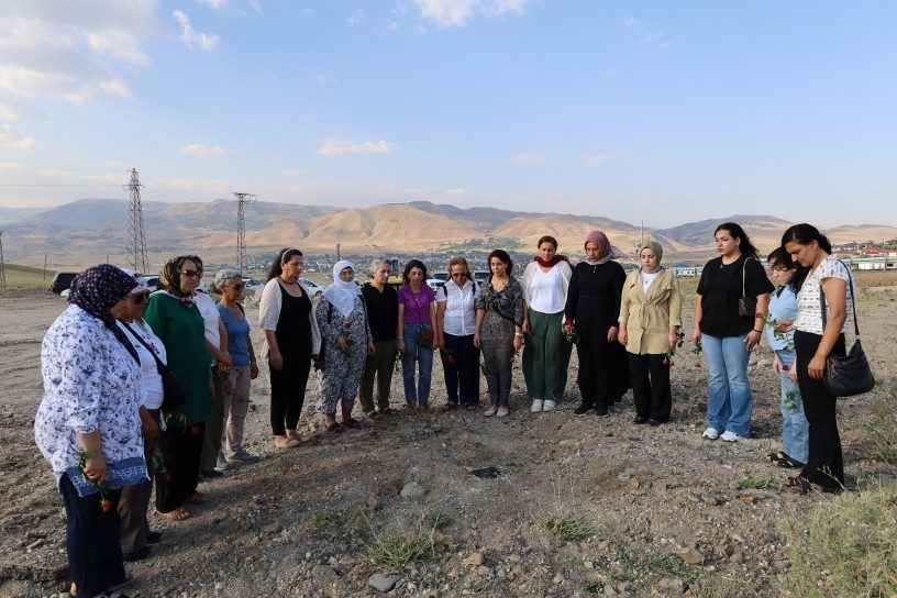 یادبود عضو جانباخته زنان PKK در موش؛ اعتراض به خشونتهای جنگی علیه زنان