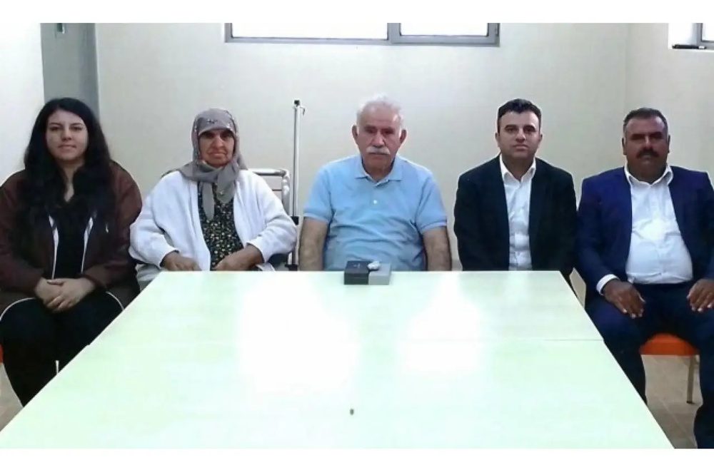 اوجالان خودش خواست که این عکس را از او بگیرند